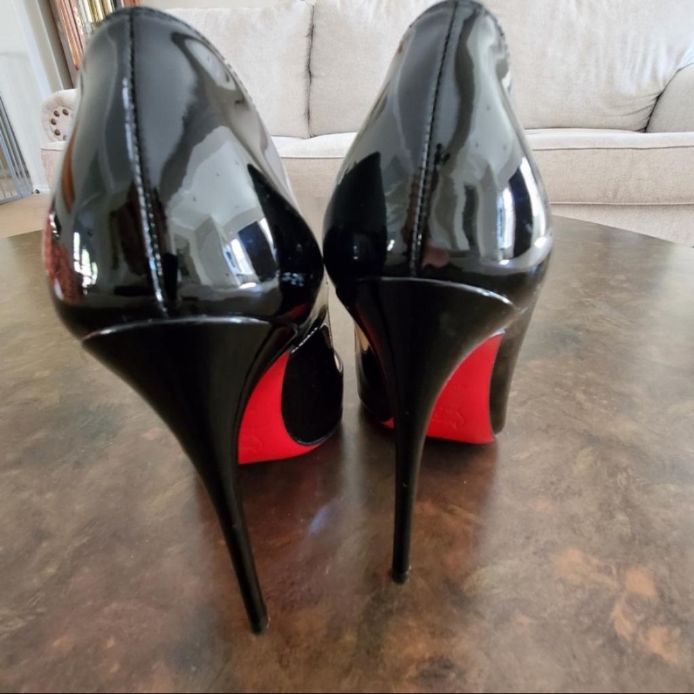 Christian Louboutin So Kate pumps